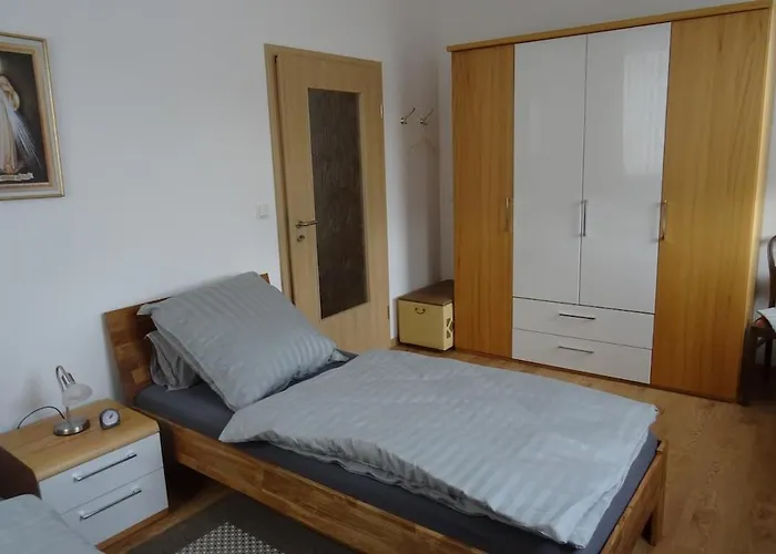 With 2 Rooms, Kitchen, Dining And Garden * Schnaittach