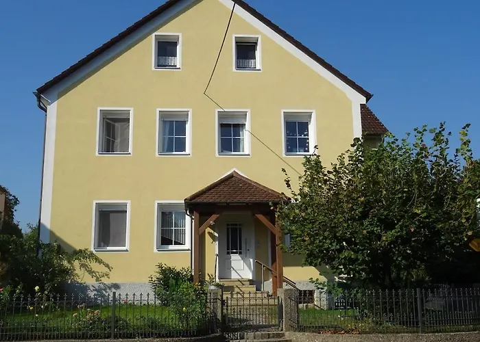 Appartement With 2 Rooms, Kitchen, Dining And Garden *